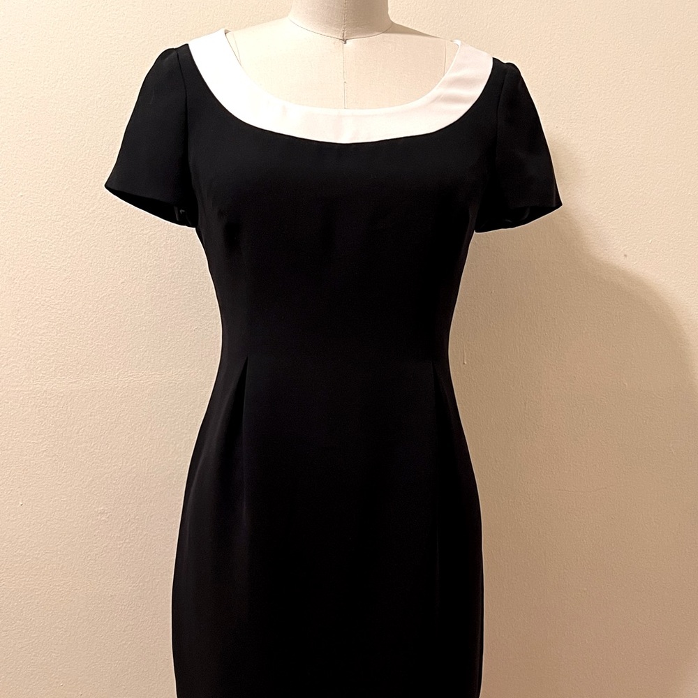 New Jones New York little back dress with ivory trim- 4P